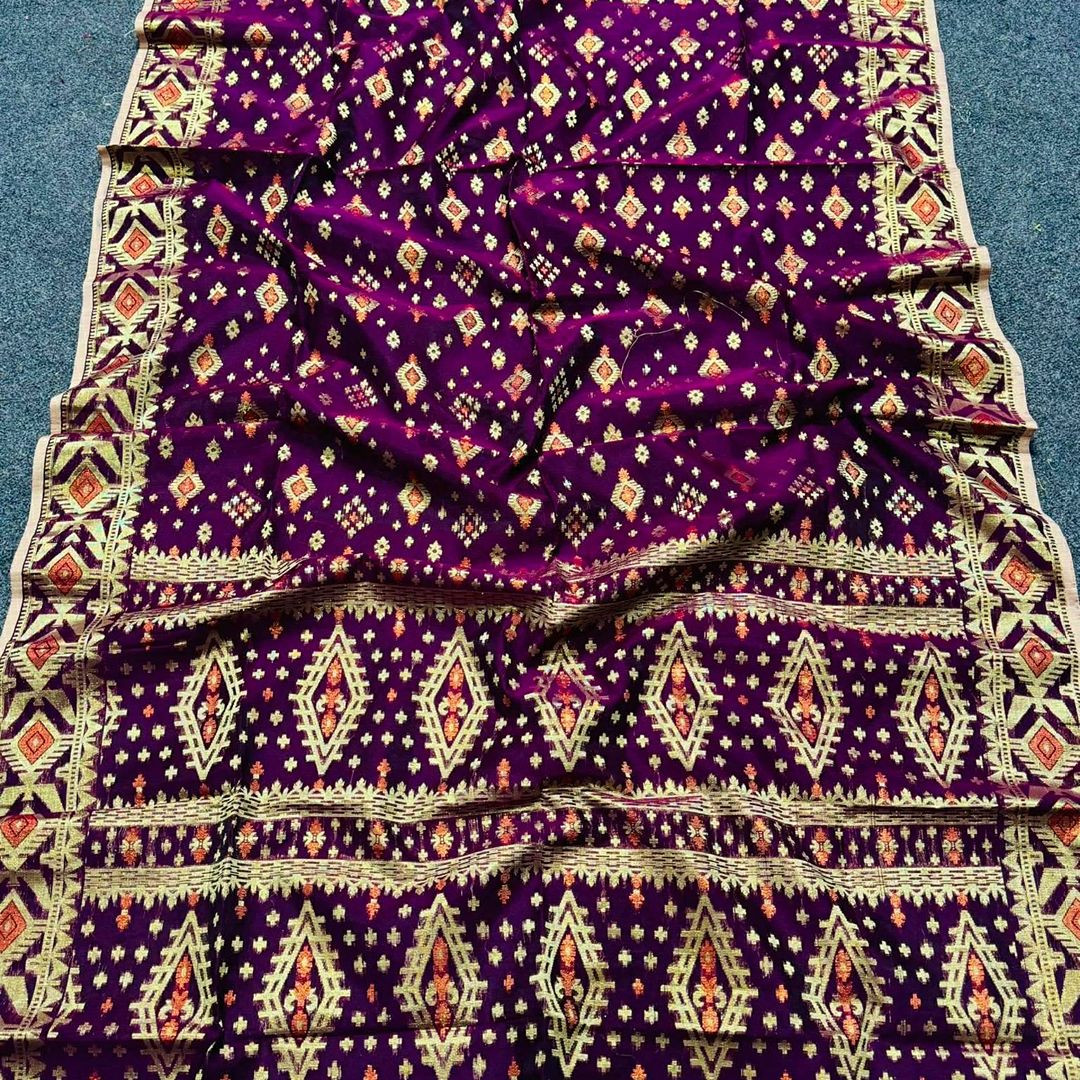 ঢাকাই মোটিভ জড়ি জামদানী  (ব্লাউজপিছ সহ)